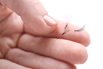 what causes eyelashes to fall out?
